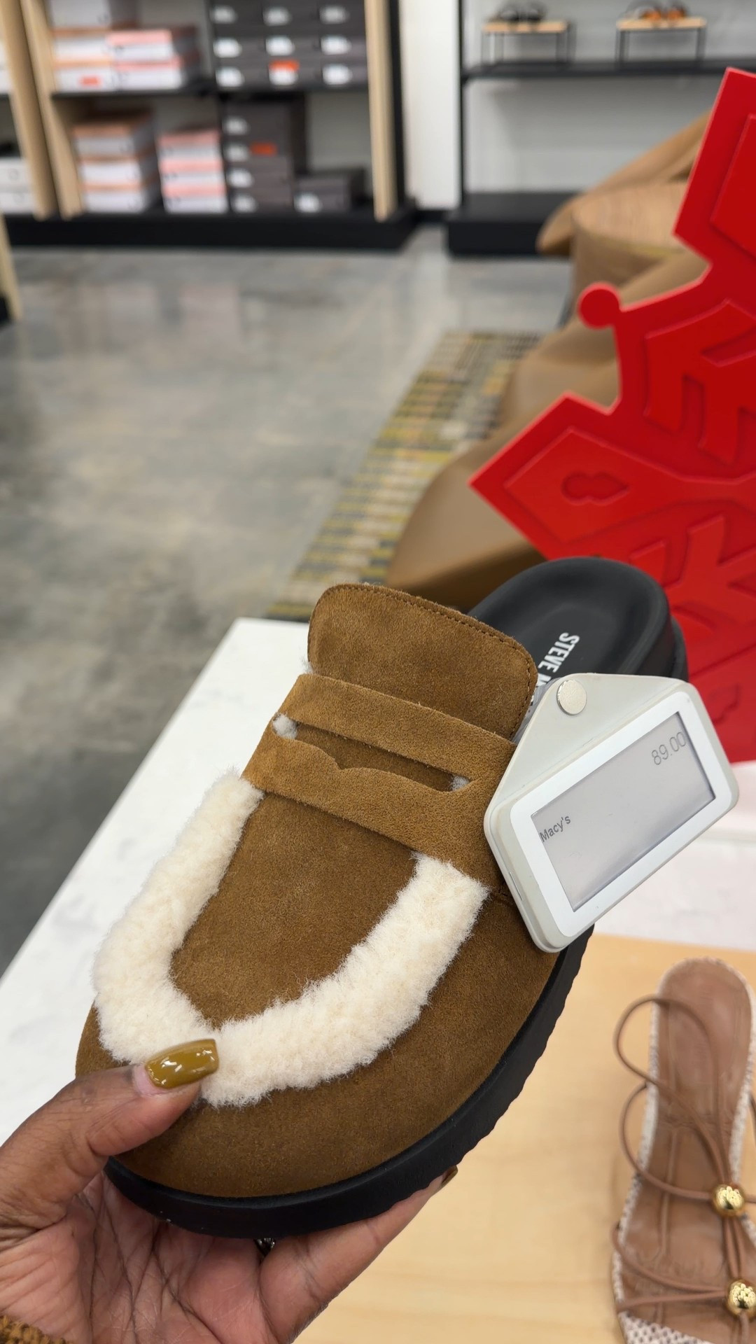 If ‘winter errands’ were a shoe… it’d be these cozy Steve Madden clogs. Warm, cute, and so easy to throw on 🤎✨

#LTKSale #LTKShoeFinds #CozyStyle #WinterEssentials 

 #LTKGiftGuide #LTKHoliday #LTKSeasonal