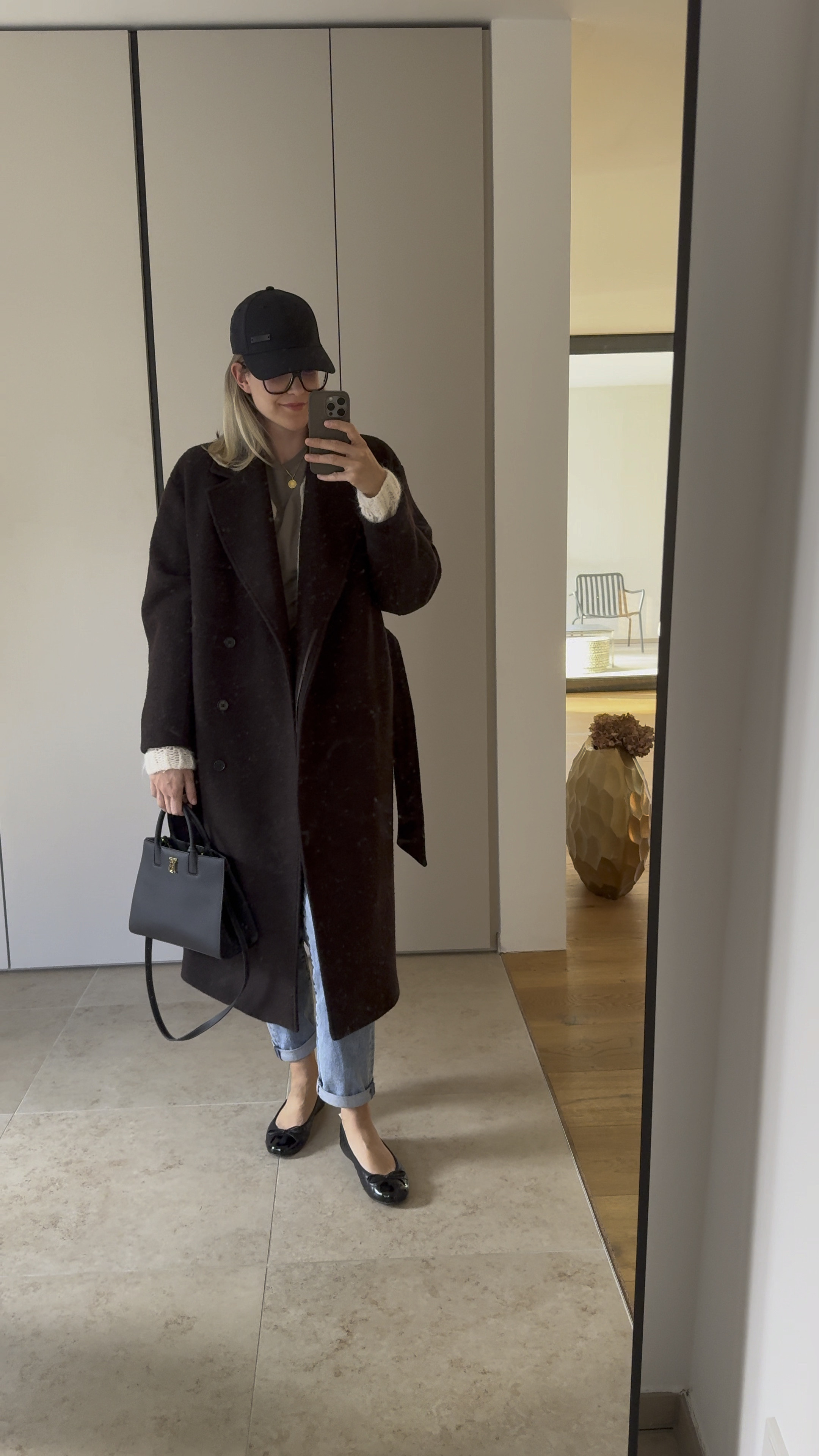 Basic chic - mein Lieblingswort! 

Das Highlight - meine Lieblingstasche - seit 3 Jahren voller Liebe und so robust, chic und zeitlos - ein Klassiker den man vererben darf. 

Unterm Mantel: meine #Genèvejacket - neu im sinchens shop aus Silkhair 🤎

#LTKbag #LTKdeutschland #LTKautumn