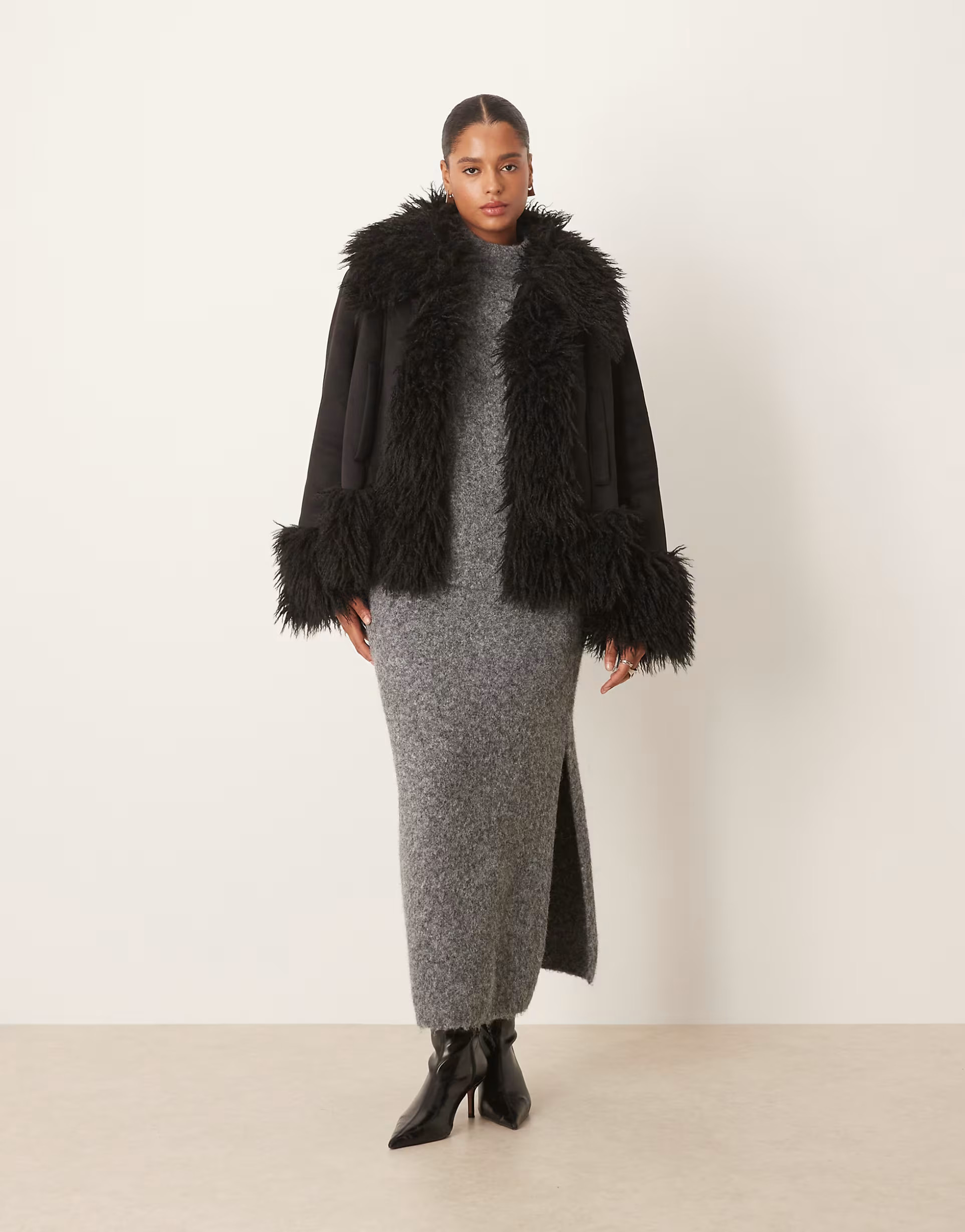 ASOS DESIGN Curve – Penny Lane – Mantel in Schwarz mit Kunstpelzbesatz | ASOS | ASOS (Global)