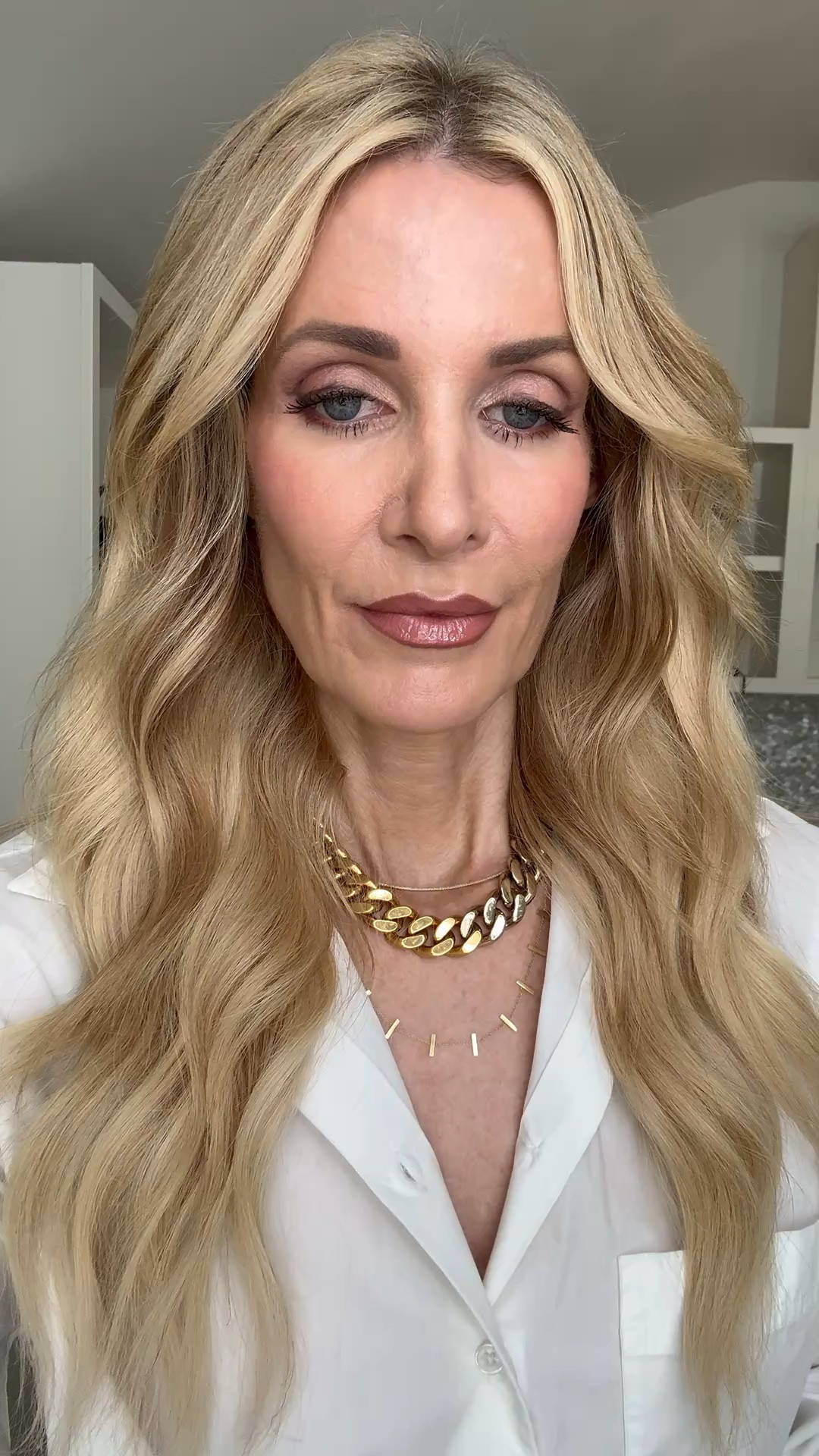 An all-white look = instantly chic 🤍✨

This classic white button-down from Quince is a must-have—and you won’t believe it’s around $50. The fit is perfection…not too oversized, just effortlessly polished.

Paired it with my favorite high-waisted FRAME jeans (love the flattering wide-leg with a slight taper).

Monochromatic always looks elevated and expensive.

True to size: XS top, 24 denim



#LTKgrwm #LTKootd #LTKOver40