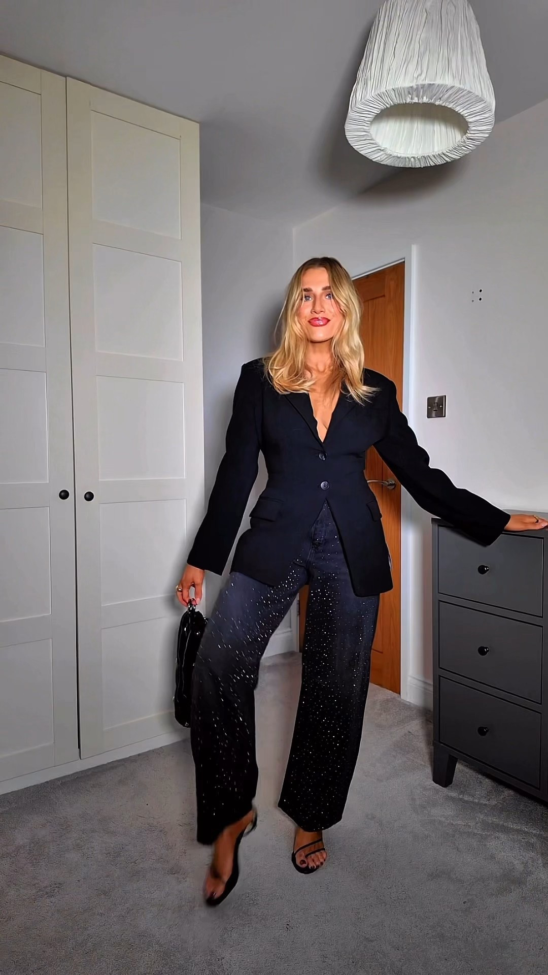 Black sparkly jeans!!! 


Sparkle jeans, embellished jeans, black diamond jeans 

#LTKuk #LTKwinter #LTKfestive