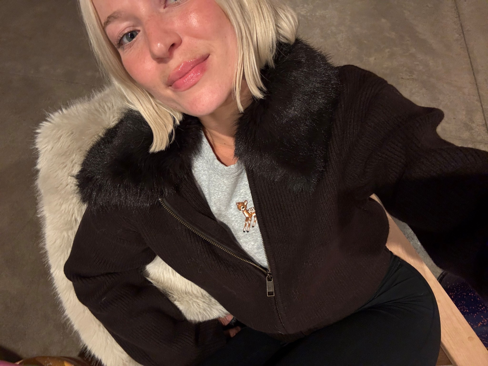 cozy by the fire 😌

gap, Aritzia, baby tee, fur collar cardigan 

#LTKHoliday #LTKootd