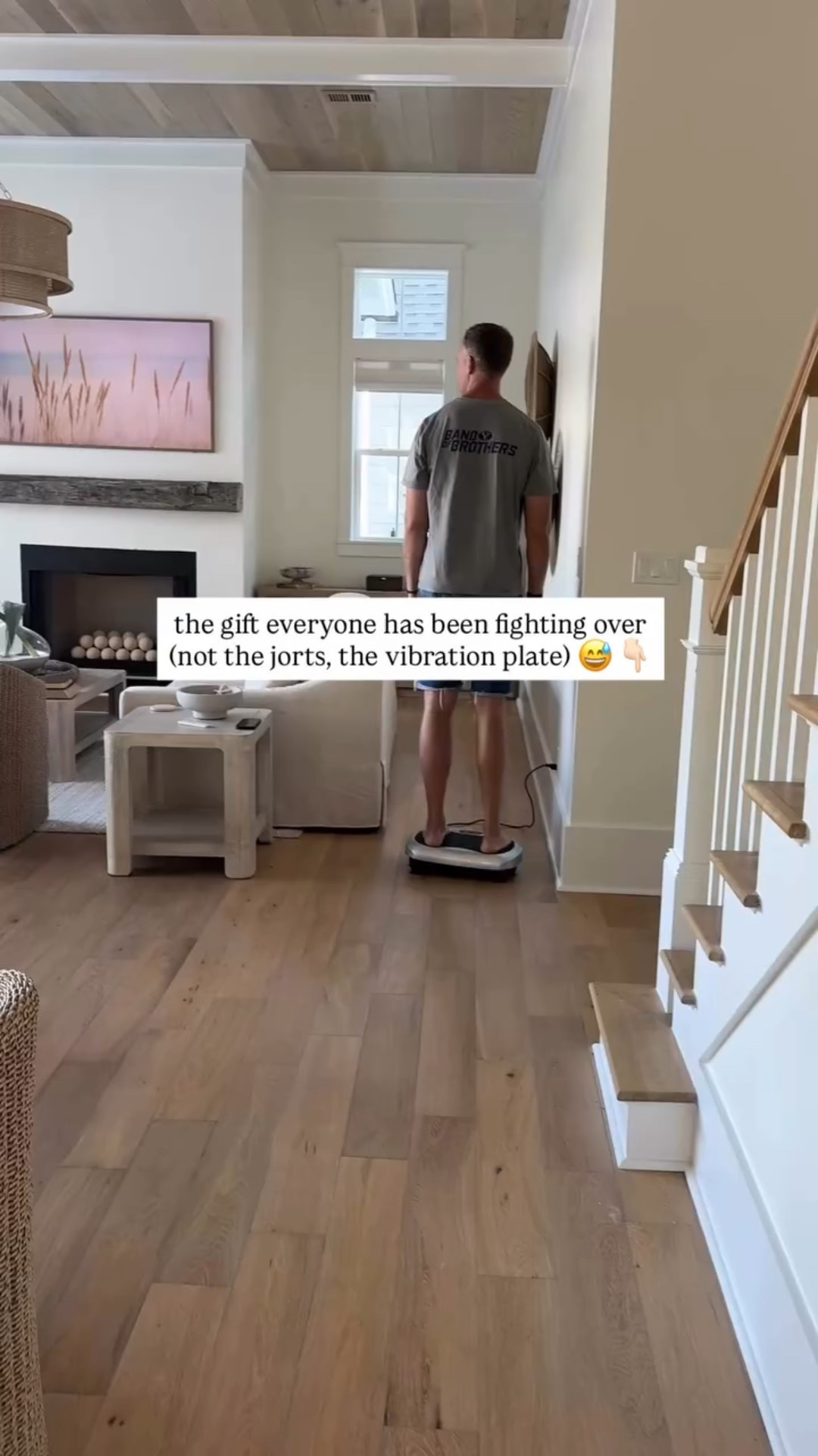 the gift everyone has been fighting over
(not the jorts, the vibration plate) 😅👇🏻