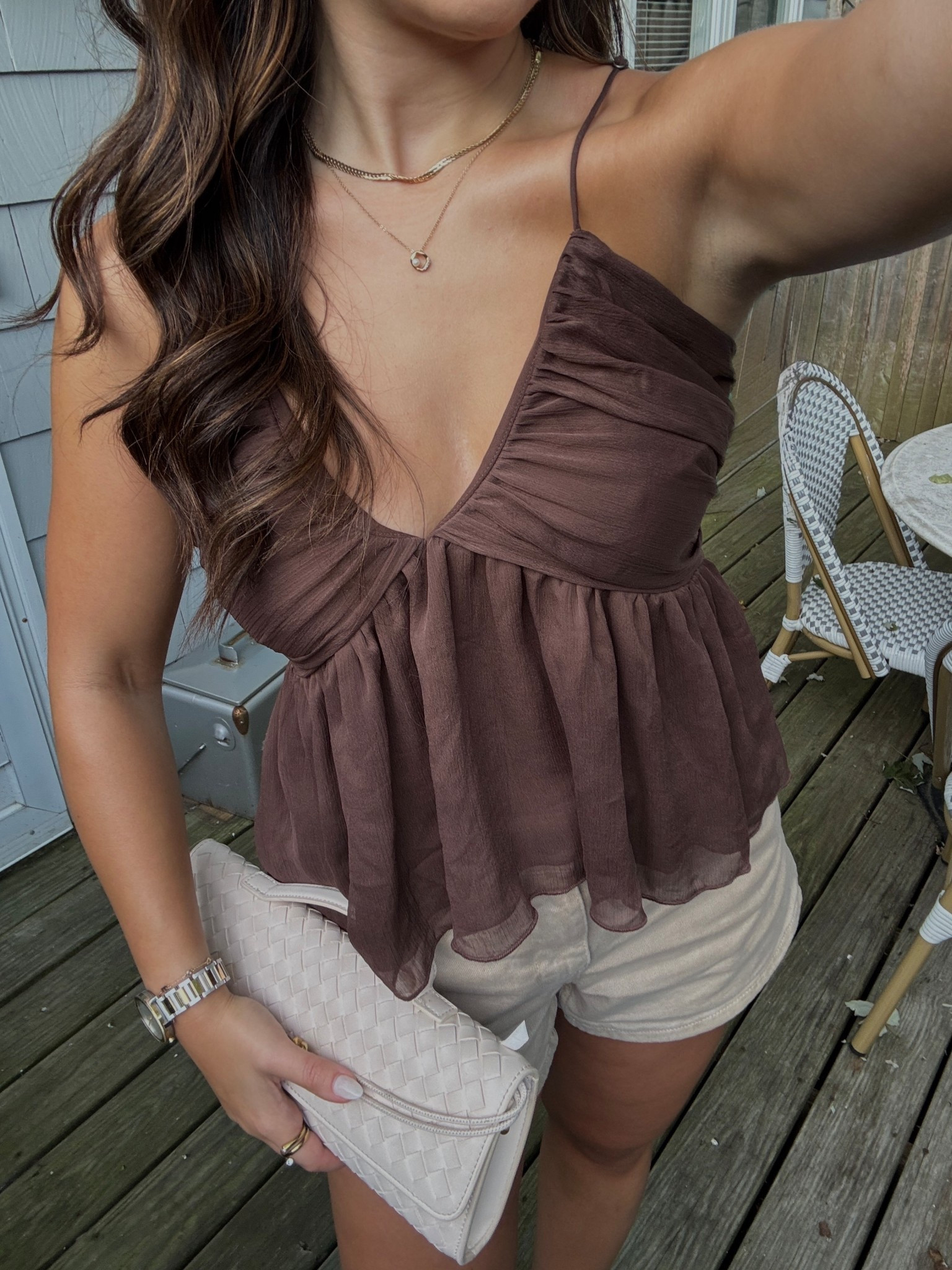 the perfect top to transition from summer to fall - LOVE the color of this top and it’s so flattering #summertops #falltops #goingouttops
