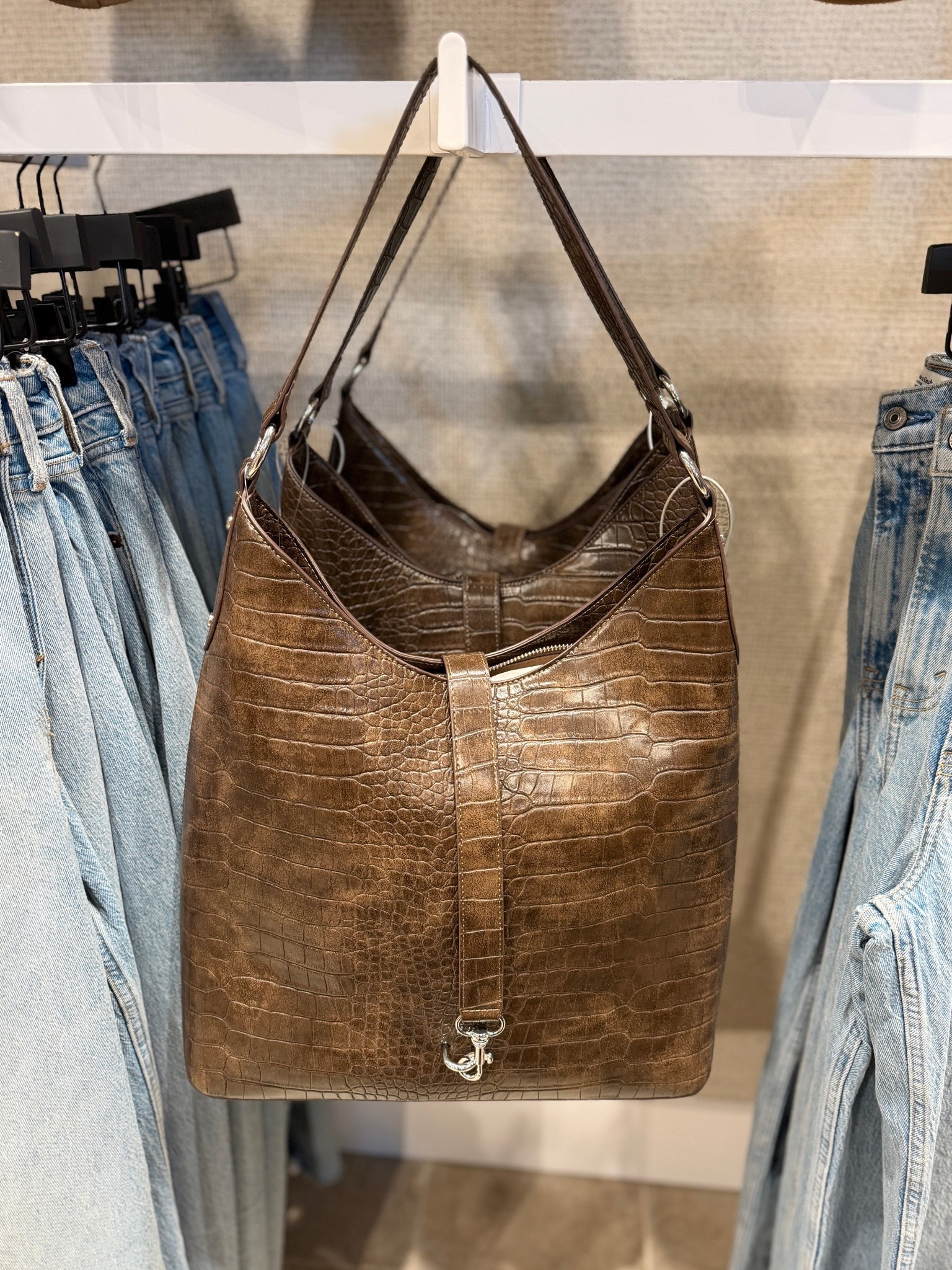 Cute fall accessory find from Abercrombie! 🤎🍂 The Essential Tote Bag has that effortless city-chic look with simple details and a sleek, understated design. Such an easy everyday tote for adding a polished touch to casual fall outfits! 💼 @abercrombie #fallfashion #bag #fallstyle

#LTKootd #LTKWorkwear #LTKNYFW