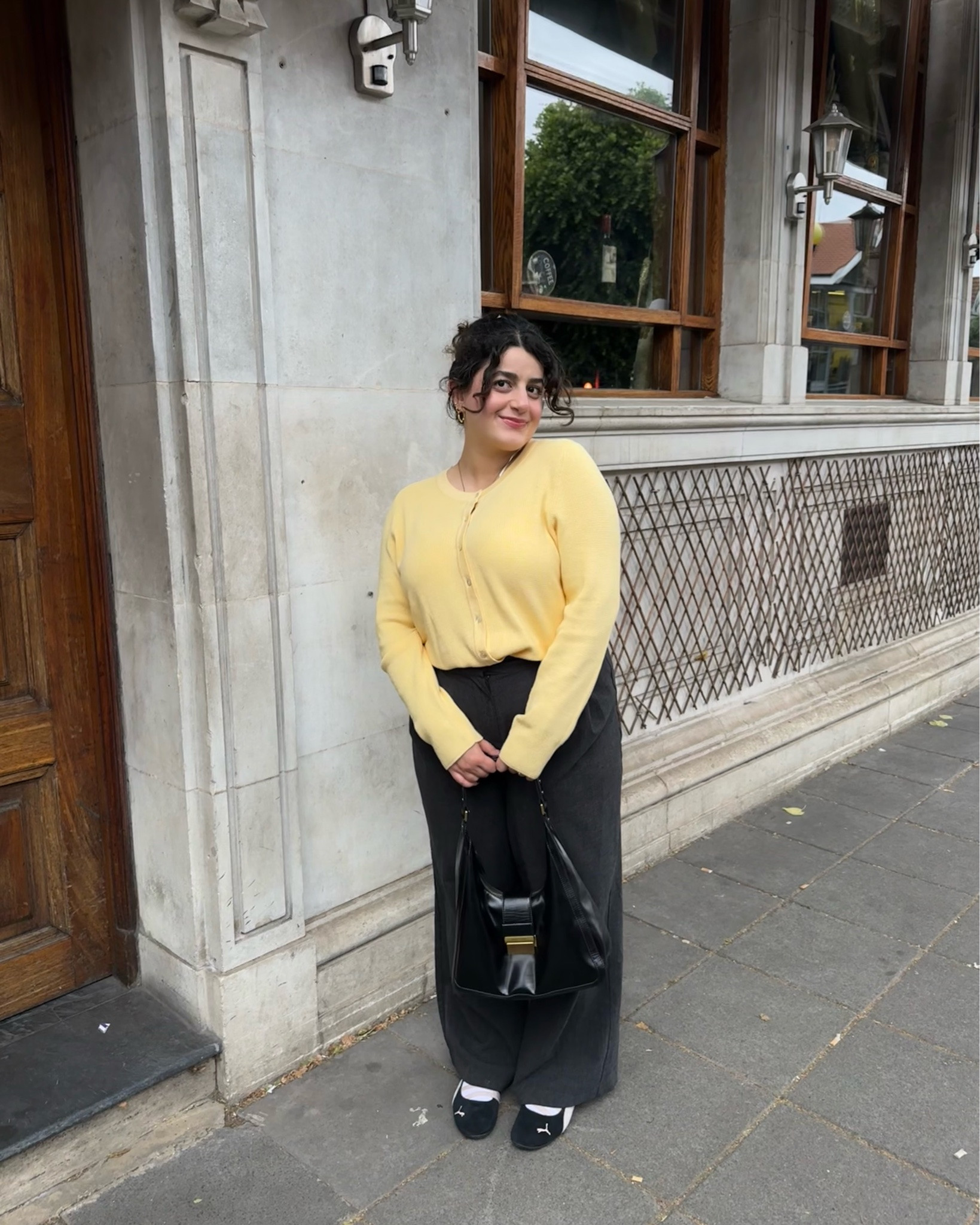 a casual date night to celebrate becoming a solicitor!!! with a cute outfit, flowers, a card, m&s cookies and pizza 😋🍕🎓⭐️🫧🫶🏻

#ootd #ootn #casualoutfitideas #popofyellow #datenightlook

#LTKsummer #LTKuk #LTKstyletip