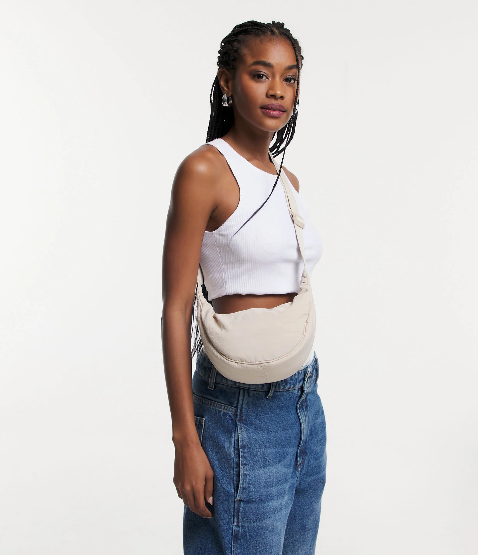 Bolsa Transversal Baguete com Alça Larga Bege - Lojas Renner | Renner (BR)