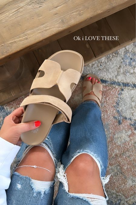 True to size! These sandals are perfect for summer. Gorgeous neutral color 😍

#LTKFindsUnder50 #LTKStyleTip #LTKSeasonal