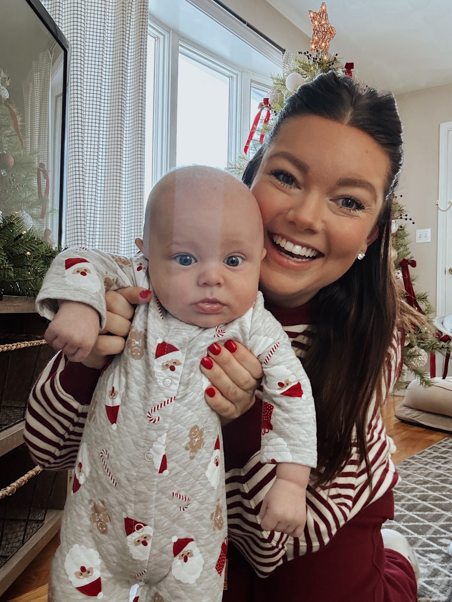 happy Christmas week!! 🥰✨ can’t believe Christmas is in 3 DAYS! makes me so excited. 

#santaclausiscomingtotown #babiesfirstchristmas #aeriereal #ftm #merrychristmas 

#LTKHoliday #LTKmomlife #LTKdayinmylife