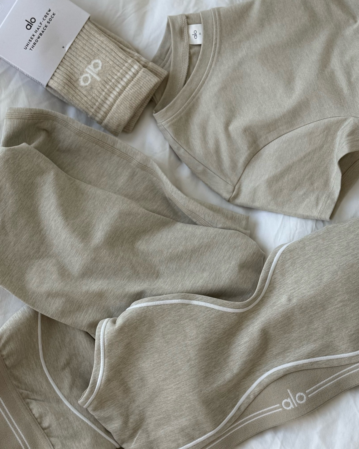 New in ALO workout set in oatmeal. Size S in the pants and M in the top.

#LTKfitnessgoals