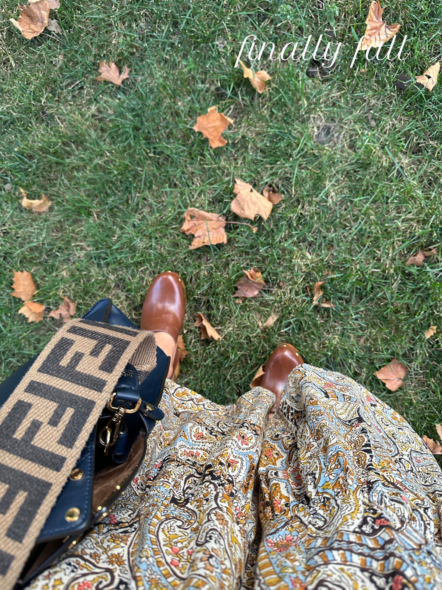 Finally fall. Can't get enough of these clogs. Comfy & cute

#falloutfit
#fallshoes

#LTKOver40 #LTKItBag #LTKSeasonal