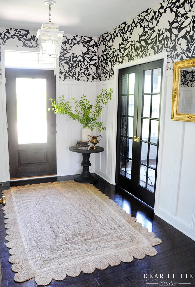 Wallpapered entryway with scalloped rug…

#LTKSaleAlert #LTKHome #LTKSeasonal