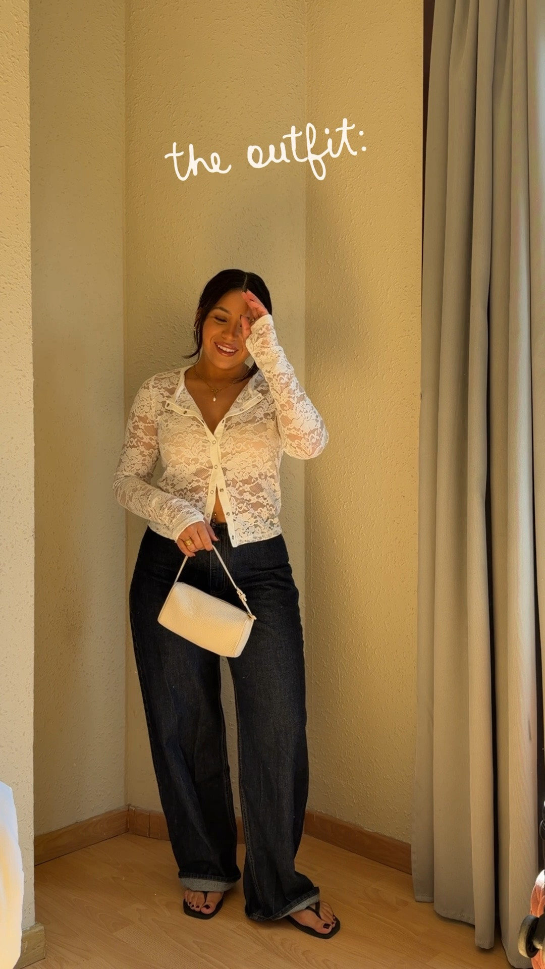 top: small
Jeans: 26 short 
White bag 
Sandals: 37