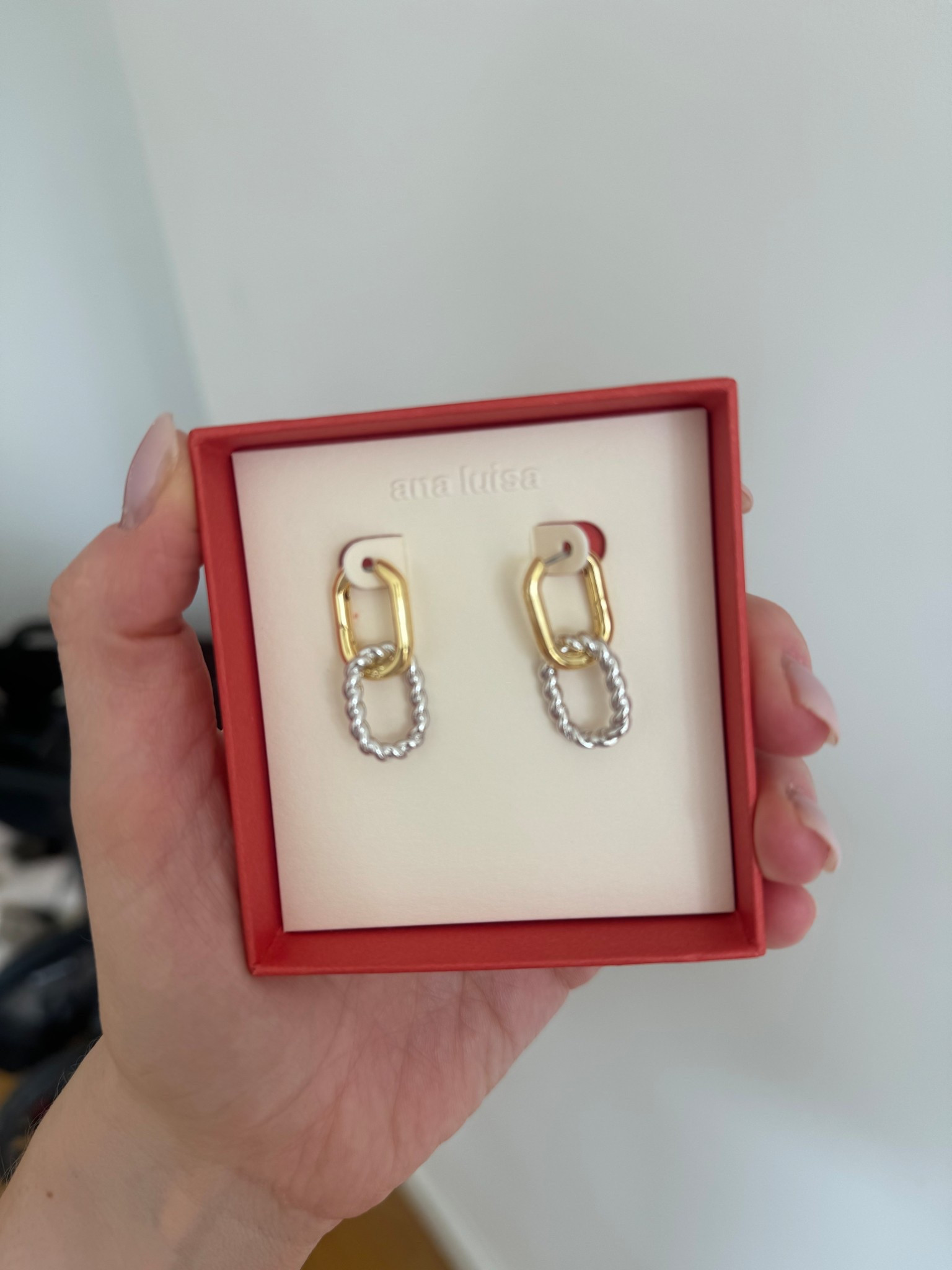 The perfect gift for Mother’s Day! Perfect for the mom that loves jewelry. @analuisany #AnaLuisa #AnaLuisaAmbassador #BestDeal