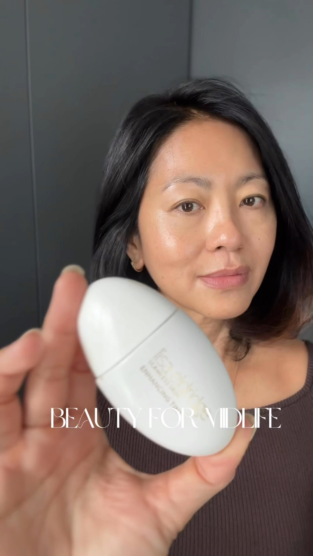 My favourite make up products right
now, including the amazing skin tint for a
healthy, radiant glow and the best
Concealer I’ve ever used. 