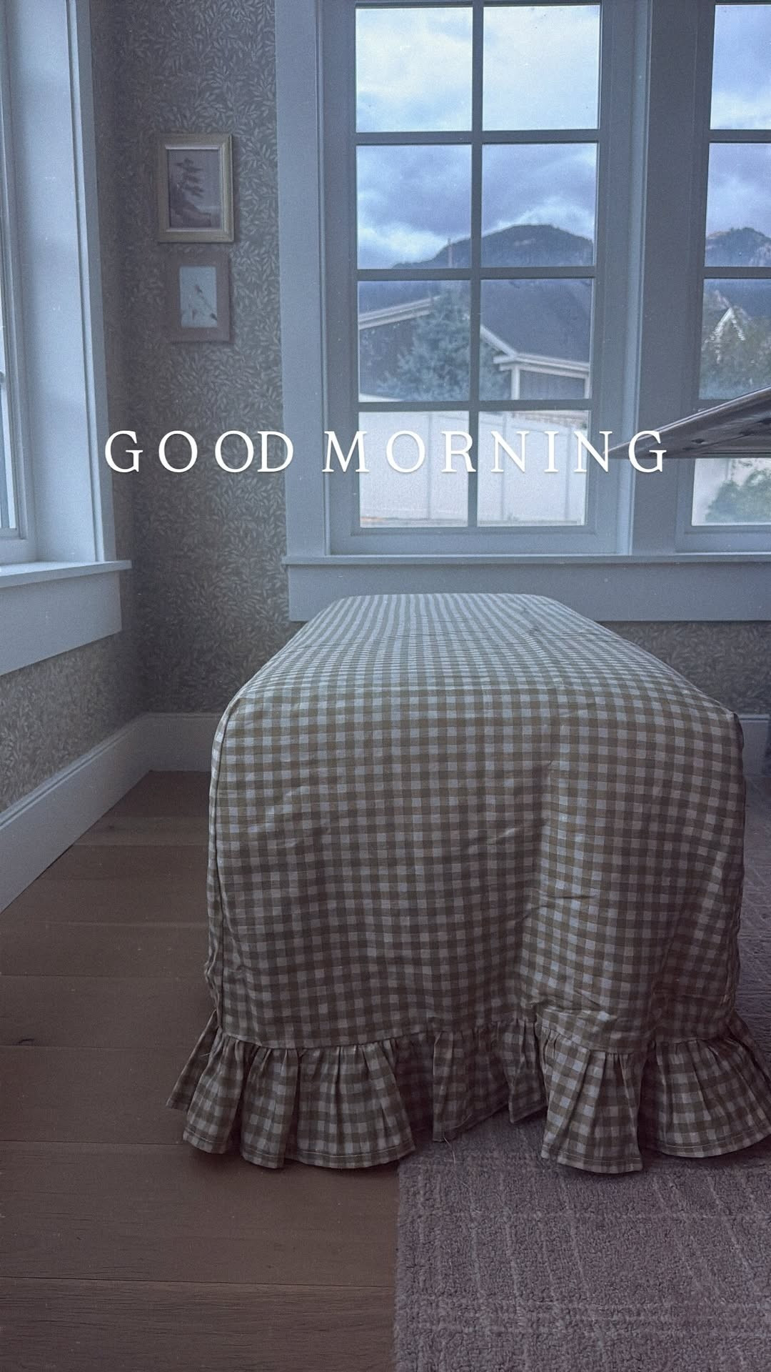 I LOVE gingham and this bench in my dining room is so good. I love what it adds to the room.  

 #LTKdayinmylife #LTKHome