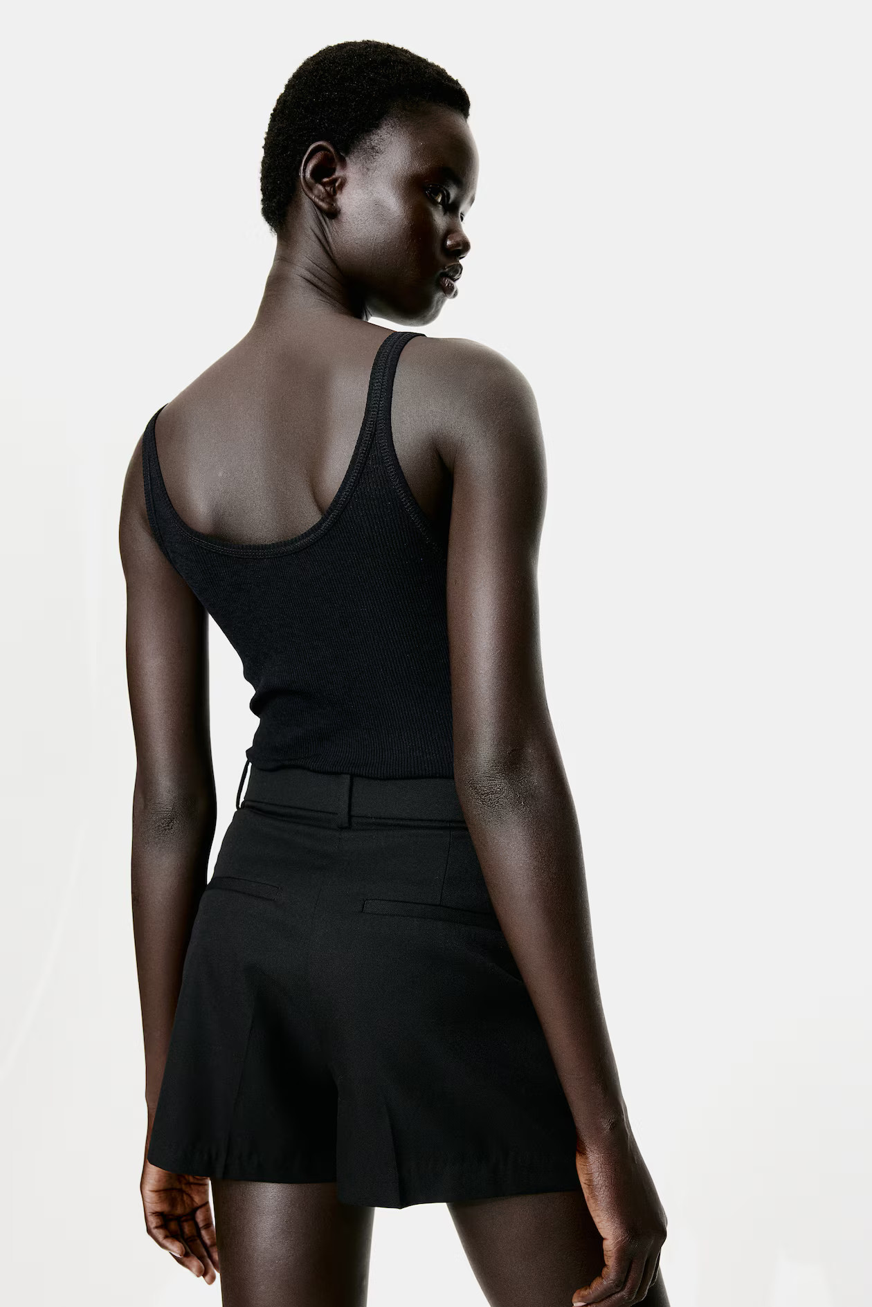 Tailored shorts - Black - Ladies | H&M GB | H&M (UK, MY, IN, SG, PH, TW, HK)