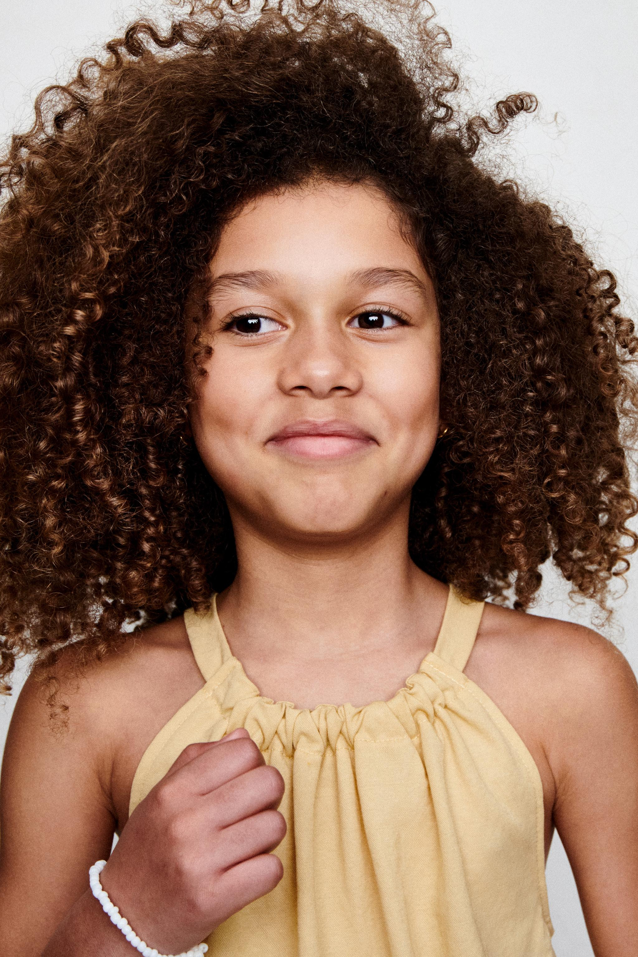 Balloon trousers with an elastic waistband and front drawstrings. Elasticated hems.The model is 1... | Zara UK