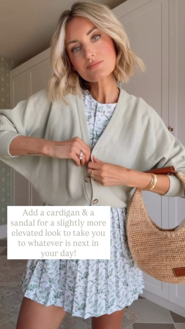 How cute are these pieces together?! I love dressing up an athleisure look!

Loverly Grey, Loft, Birdie Golf, women’s golf outfit ideas, atheisure, activewear 



#LTKootd #LTKSeasonal #LTKActive