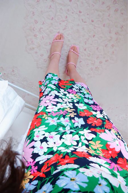 Floral skirt 
Hawaii outfit 
Vacation outfit 

#LTKstyletip #LTKtravel #LTKfindsunder50