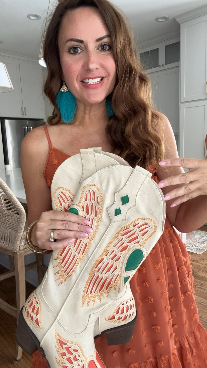 Loving these Amazon boots! On sale and TTS! 
.


#LTKFindsUnder100 #LTKShoeCrush #LTKSaleAlert