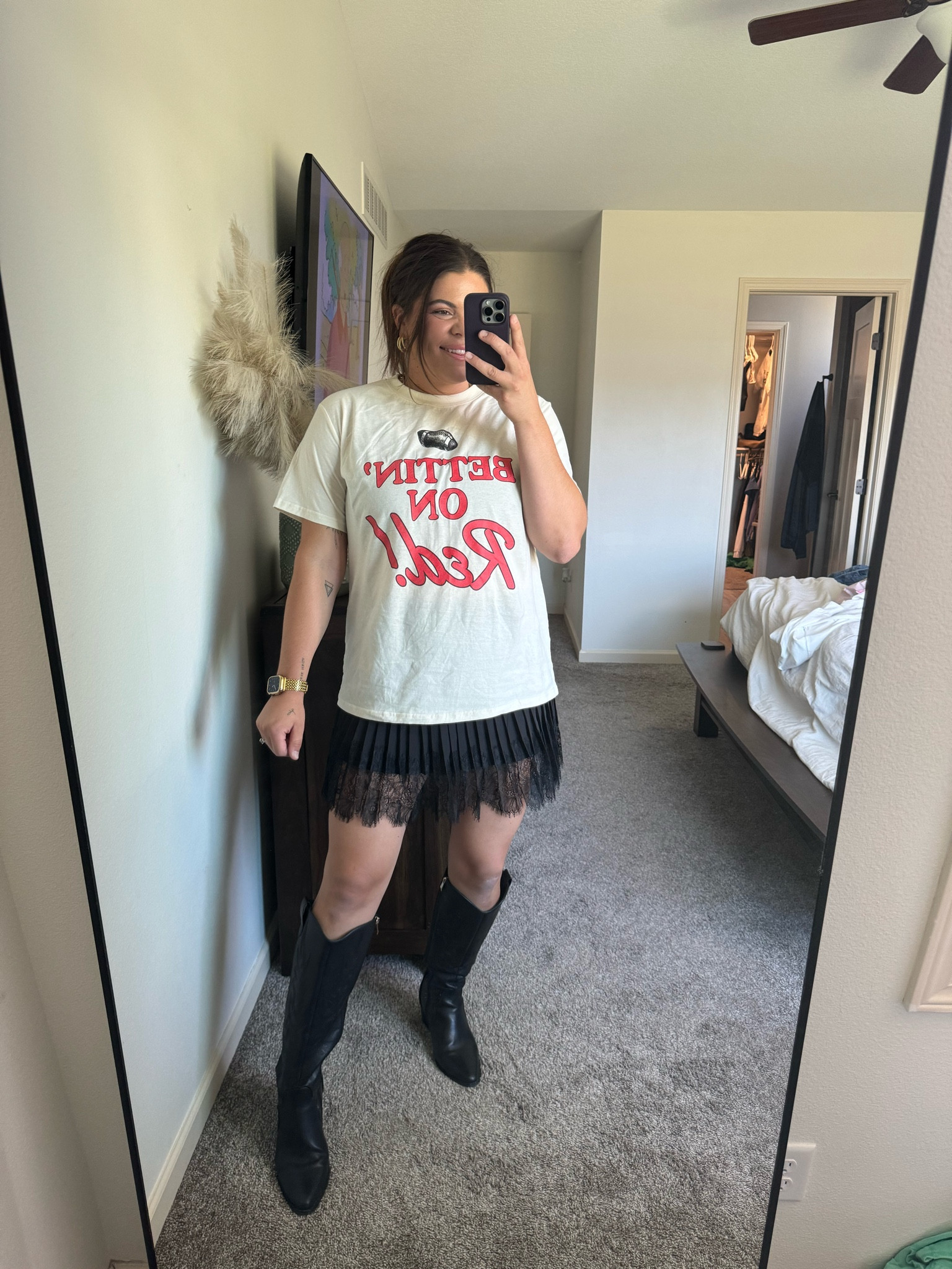 Football game outfit // tailgate outfit for those fall games!!

College football game, high school football game outfit, nfl game outfit, Super Bowl outfit 

midsize, football sweatshirt, football tee, Travis Kelce , chiefs sweatshirt, Iowa state shirt. Adidas gazelle bold

#LTKFindsUnder50 #LTKMidsize #LTKStyleTip