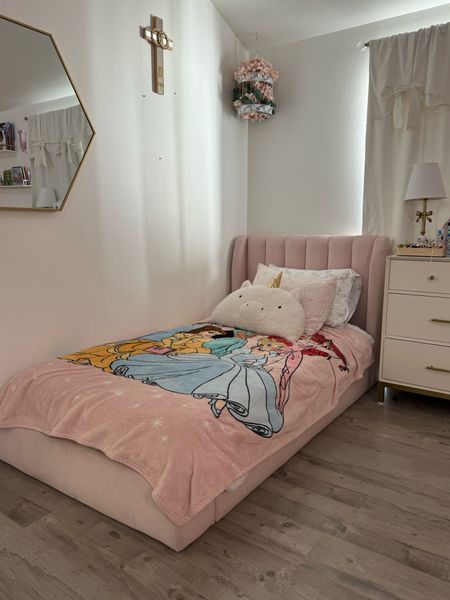 Girls bedroom and this oversized princess throw blanket is everything! 

#LTKfindsunder100 #LTKkids #LTKfamily