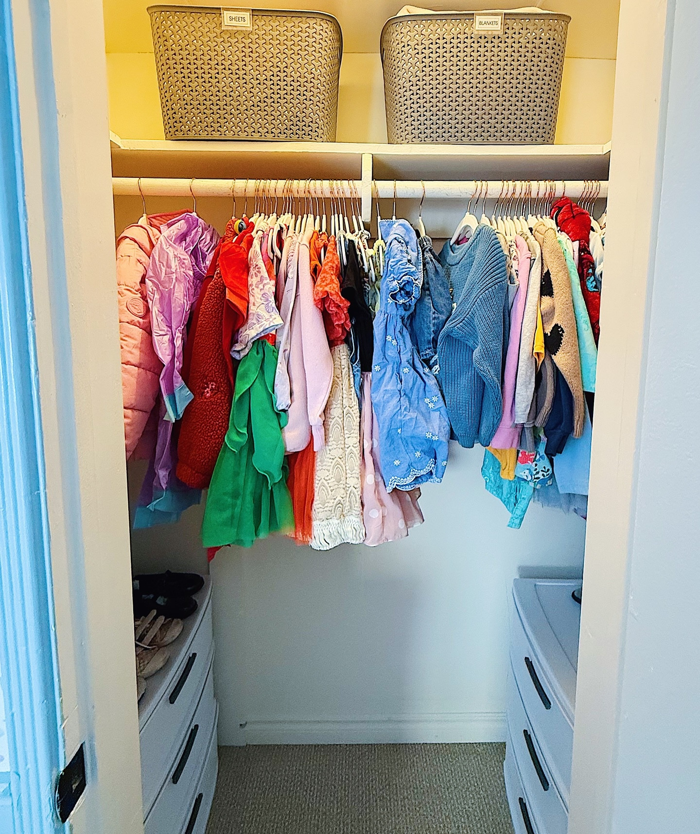 Check out this little girl’s closet transformation!! It’s no secret that it can be hard to keep a smaller closet organized, especially when you have kids! 

Guess what the secret WASN’T for this space… it wasn’t needing more space. Too often we think we need more space when in reality the secret to getting an area organized is more likely that some things need to go! Our client was a rockstar declutterer and we got to take out tons of clothes that didn’t fit her daughter anymore as well as re-zone items like toys into their playroom. 

Adding some drawers on both sides of the closet added extra storage and guess what? About half of the drawers were empty! We love to create a space that leaves room to grow for the future!
•
•
•
#losangelesorganizer #losangelesorganizers #kidsroom #kidsorganization #closetorganization #getorganized

#LTKKids #LTKHome #LTKFamily