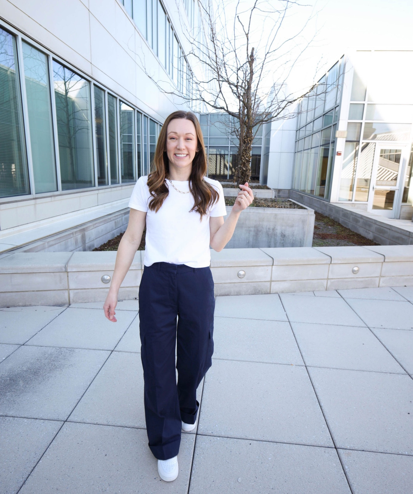 Navy cargo pants • Wearing a small here but exchanging for an XS 
•
•
Abercrombie, cargo pants, spring pants

#LTKSale