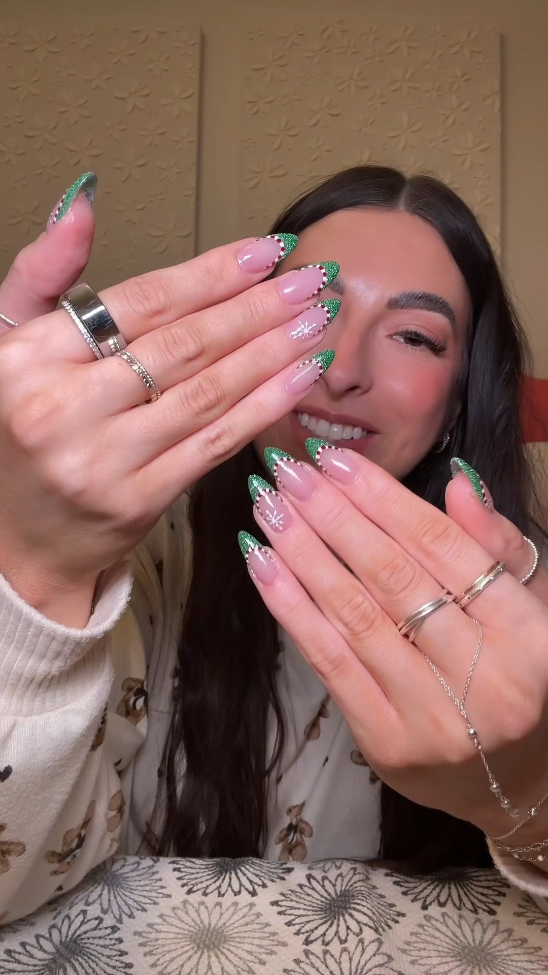 Christmas nails tutorial #athomenails #christmasnails

#LTKBeauty #LTKHoliday