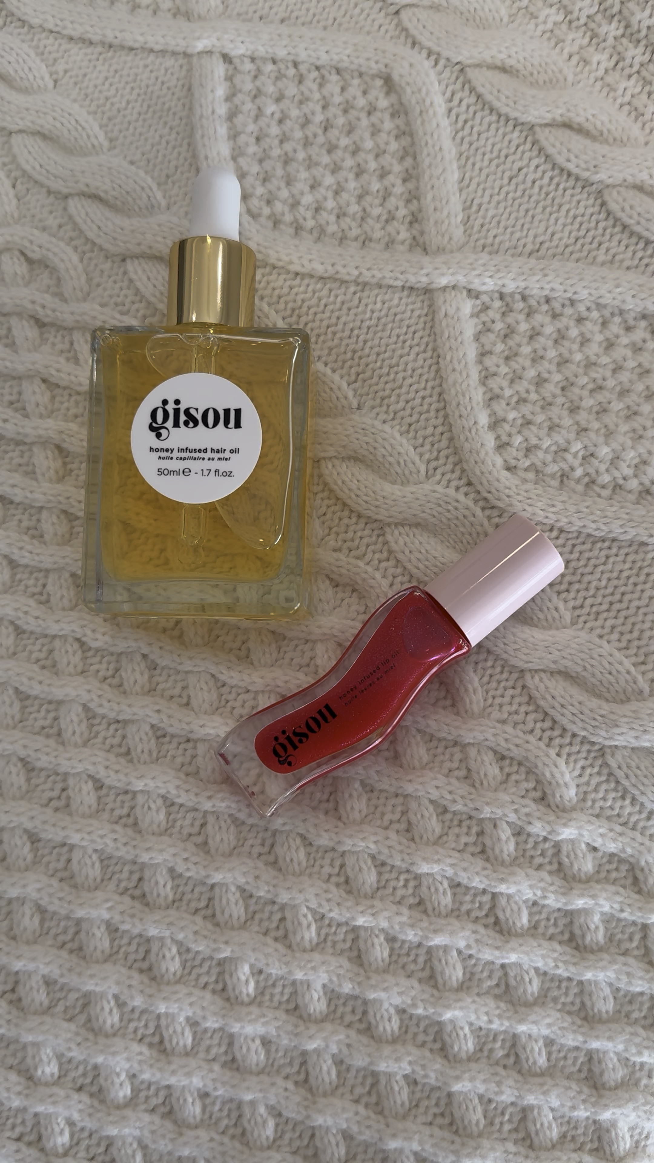 Gisou Winter Essentials!! ❄️
Love this hair oil and lip gloss. They both hydrate and leave hair/lips glossy🍯 
This lip oil is in the limited edition holiday shade “cherry on the cake” and smells amazing!! Sheer red with shimmer🍒🎂