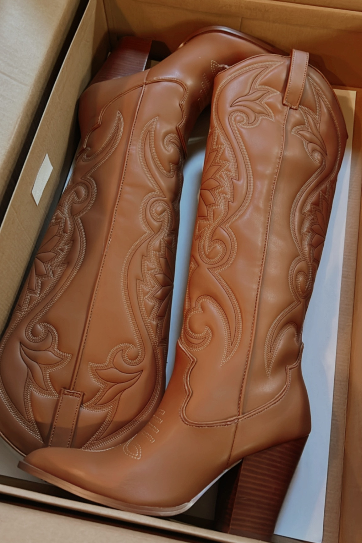 Boots, brown boots, heel boots, western boots, western, brown, tan, country boots 

#LTKstyletip #LTKfit #LTKSeasonal