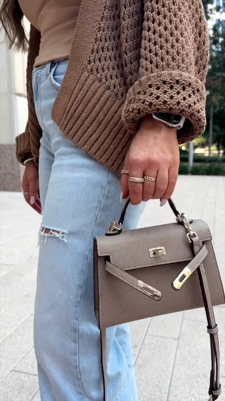 FALL 🍂 outfit inspo✨ my Abercrombie jeans fit true to size (27 regular) my Abercrombie cardigan I’m wearing in a size small, comes in four colors. Both are 15% off right now! My express tank is my favorite! Makes the perfect basic & comes in lots of color options (I’m in a small) ✨ and I finished off the look with this major AMAZON FIND! Looks very designer!

Abercrombie, Abercrombie jeans, Abercrombie sale, express, amazon fashion, amazon fall fashion, Madison Payne 

#LTKsalealert #LTKSeasonal #LTKSale