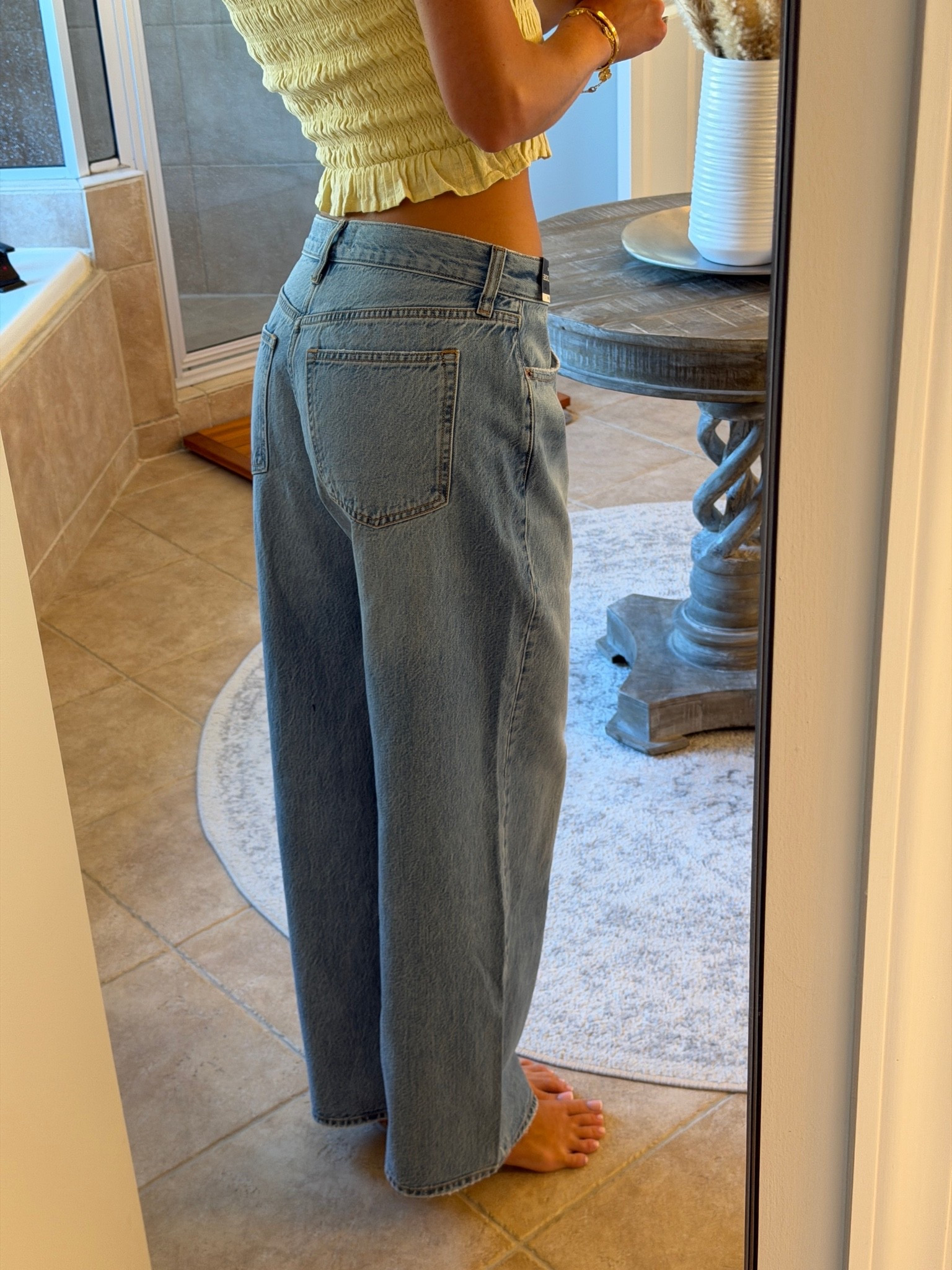 Cutie low rise jeans! Size 26 long.

#LTKootd
