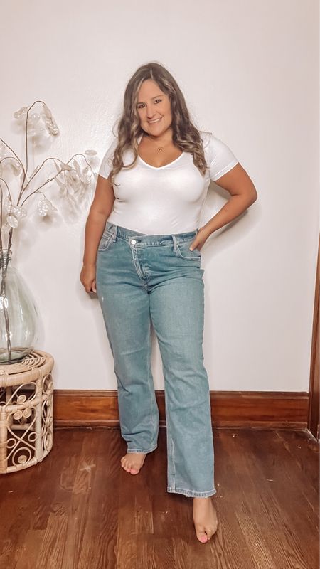 Wearing size 33S 

Abercrombie straight leg jeans, abercrombie jeans, high waisted jeans, white body suit, Amazon body suit, asymmetrical button jeans, casual outfit 

#LTKunder100 #LTKcurves