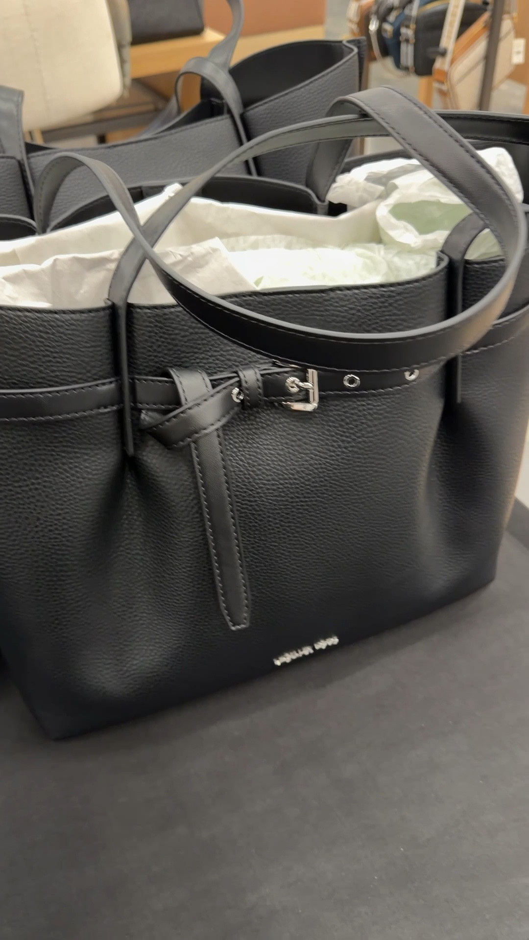 A good everyday tote just makes life easier, and this MK one is such a win. The size, the structure, the colors… all so wearable.🖤✨

#LTKSale #LTKBagFinds #MichaelKors #EverydayStyle 

 #LTKGiftGuide #LTKHoliday #LTKU