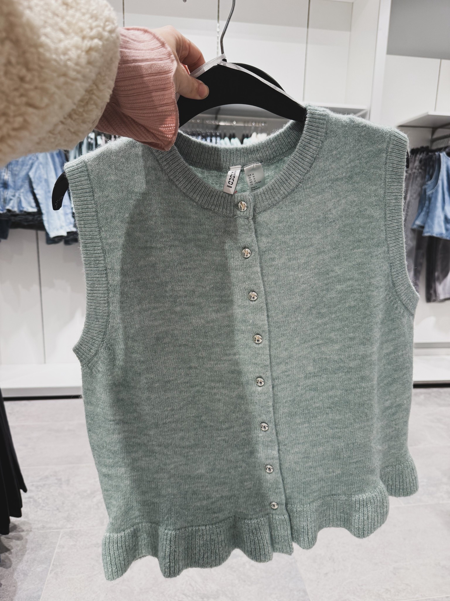 h&m, new arrivals, spring, ladies, sweater vest, sleeveless sweater, blue, robins egg blue, workwear, casual

#LTKOver40 #LTKmomlife