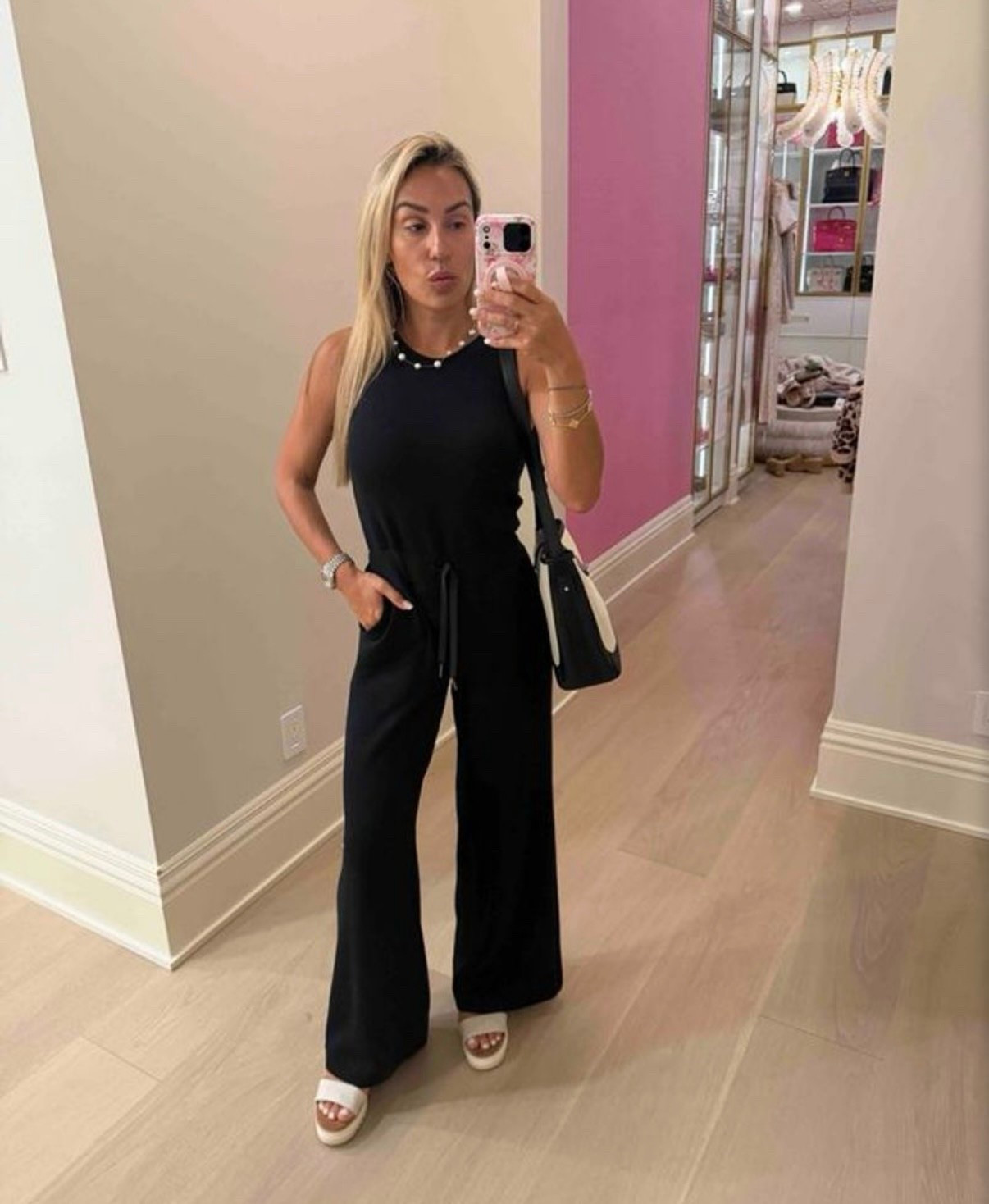 🍒 wearing a small 