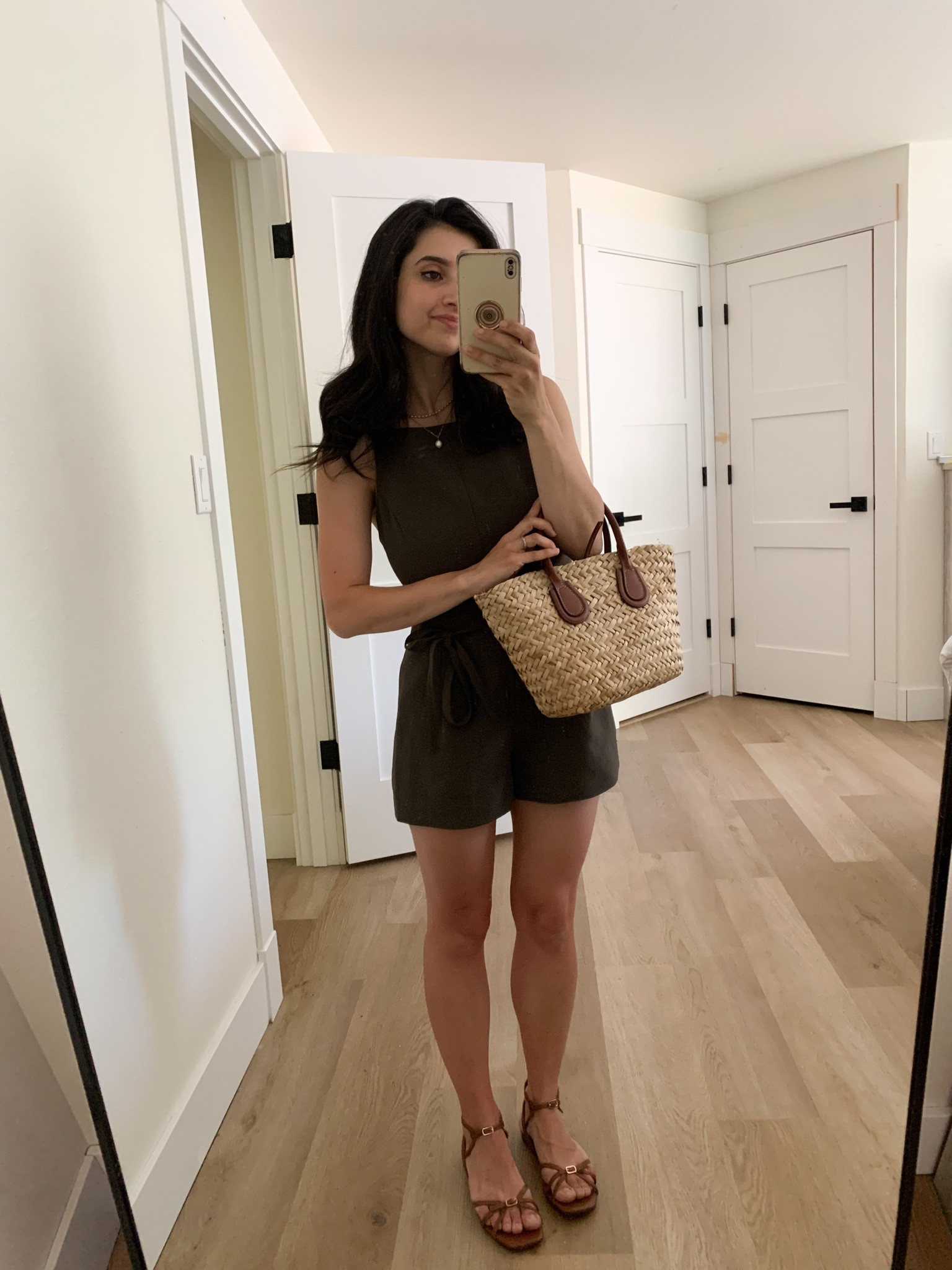 Petite friendly romper with fully adjustable straps and a smocked panel in the back + a zipper! Super comfortable, light & is doesn’t wrinkle! Go up a size because it runs small I’m normally a 0 in aritzia but I’m wearing a 2 ! Fits like a glove 🤍🤍🤍