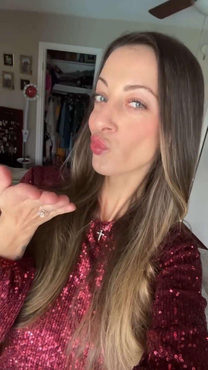 final transition of 2025 because ✨this✨ is the energy I’m bringing all 2026 💖💫🦄

Comment “shop” to shop my look 🤭♥️ @vici @ltk.creators 

#newyearnewme #viraltransition #hurtfeelings #megantheestallion #fyp #newyearsresolution #newyearsday