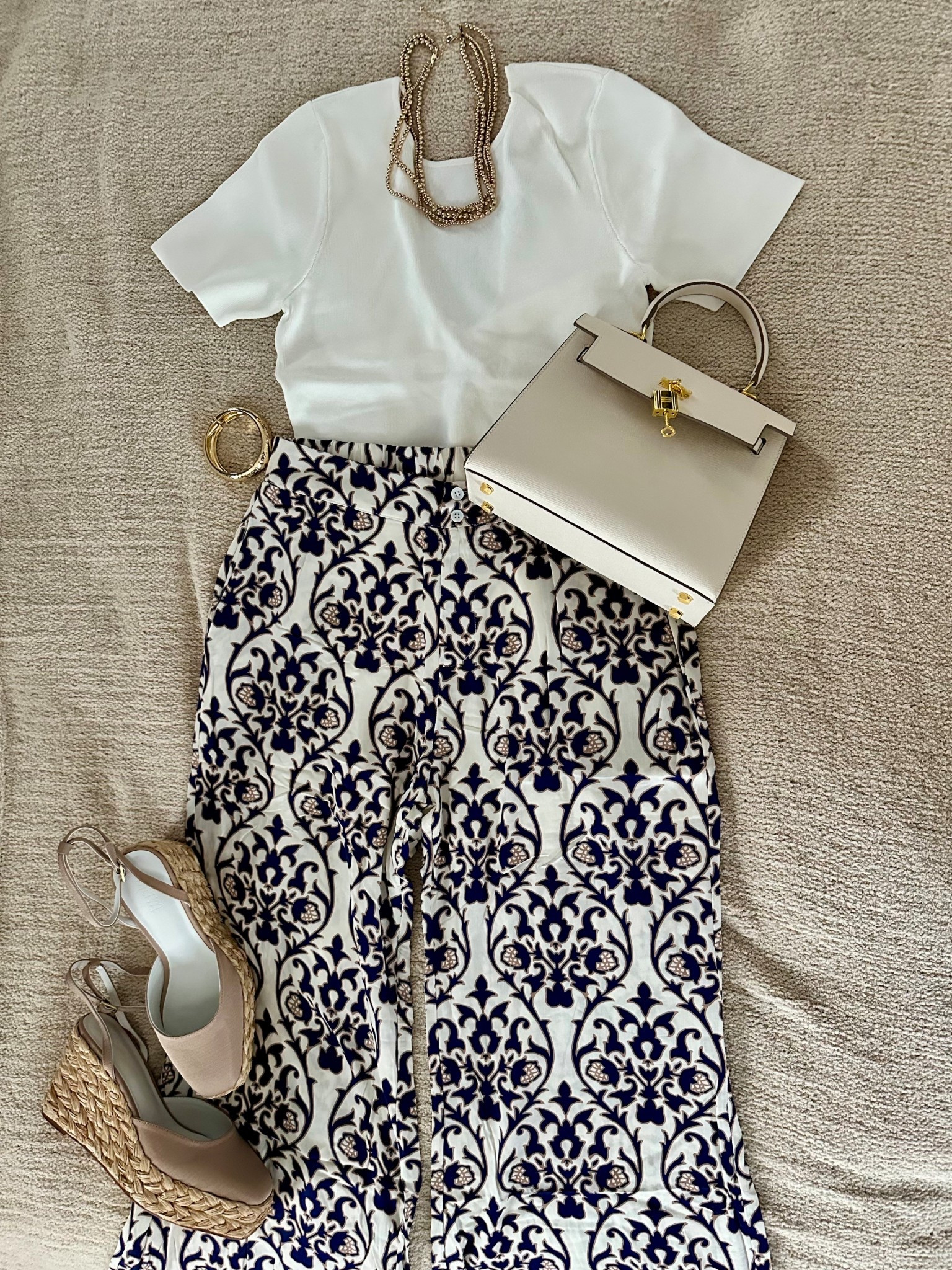 Prints + polish = my summer uniform ☀️
Today’s look is all about breezy comfort with just the right amount of structure. These wide-leg printed pants are doing all the talking, so I kept everything else neutral and elevated.
Perfect for a lunch date, vacation stroll, or just pretending I’m in the Amalfi Coast 😎👜
Tap for outfit links + details!

#SummerOutfit
#OOTD
#PetiteStyle
#Over40Style
#TrilbyStyle
#PrintedPants
#WideLegPants
#CasualChic
#LTKStyle
#LTKOver40
#LTKSummerStyle
#NeutralAccessories
#WhatToWearToday
#StyleInspo
#ChicStyle
#ResortStyle
#WeekendOutfit
#WedgeSandals
#SummerStyle2025
#EffortlessStyle
#ClassicWithATwist
#EastCoastStyle
#MarylandInfluencer
#StyledOnTheShore
#CoastalChicStyle
#summerworkoutfit


#LTKItBag #LTKOver40 #LTKWorkwear