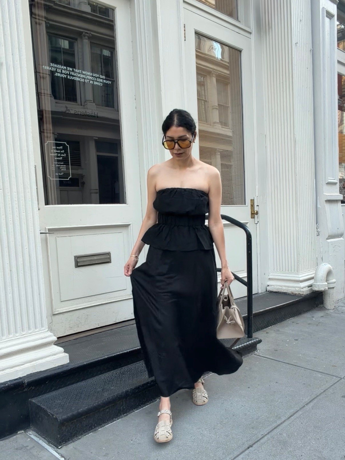 Banaba Republic black maxi skirt and cute matching strapless top 10/10

Skirt -Wearing size S
Top - size XS
The best fisherman sandals - tts , i have been walking the streets of New York with these ones, no need to wear sneakers 🤍