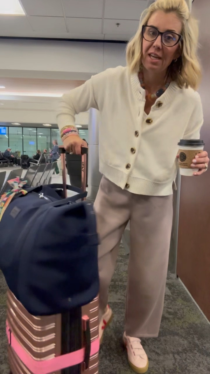 Airport Ready! I’m comfy cozy in my favorite sweater and pants. Soooo proud of myself for packing in carry-on 🙌

Sweater - xs
Pants - small petite
Sneakers - 8 

#LTKmomlife #LTKdayinmylife #LTKTravel