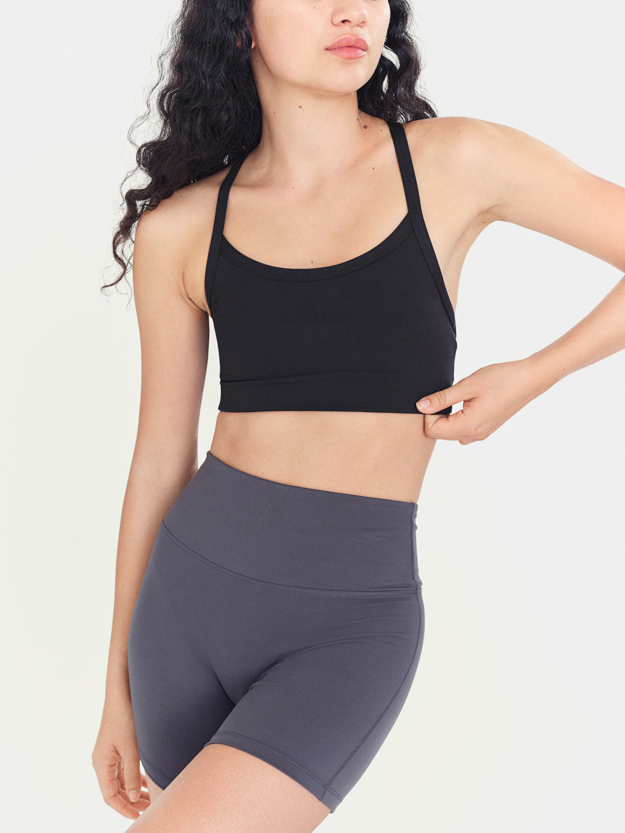 Medium Support Sports bra with DryMove™ | H&M (UK, MY, IN, SG, PH, TW, HK)