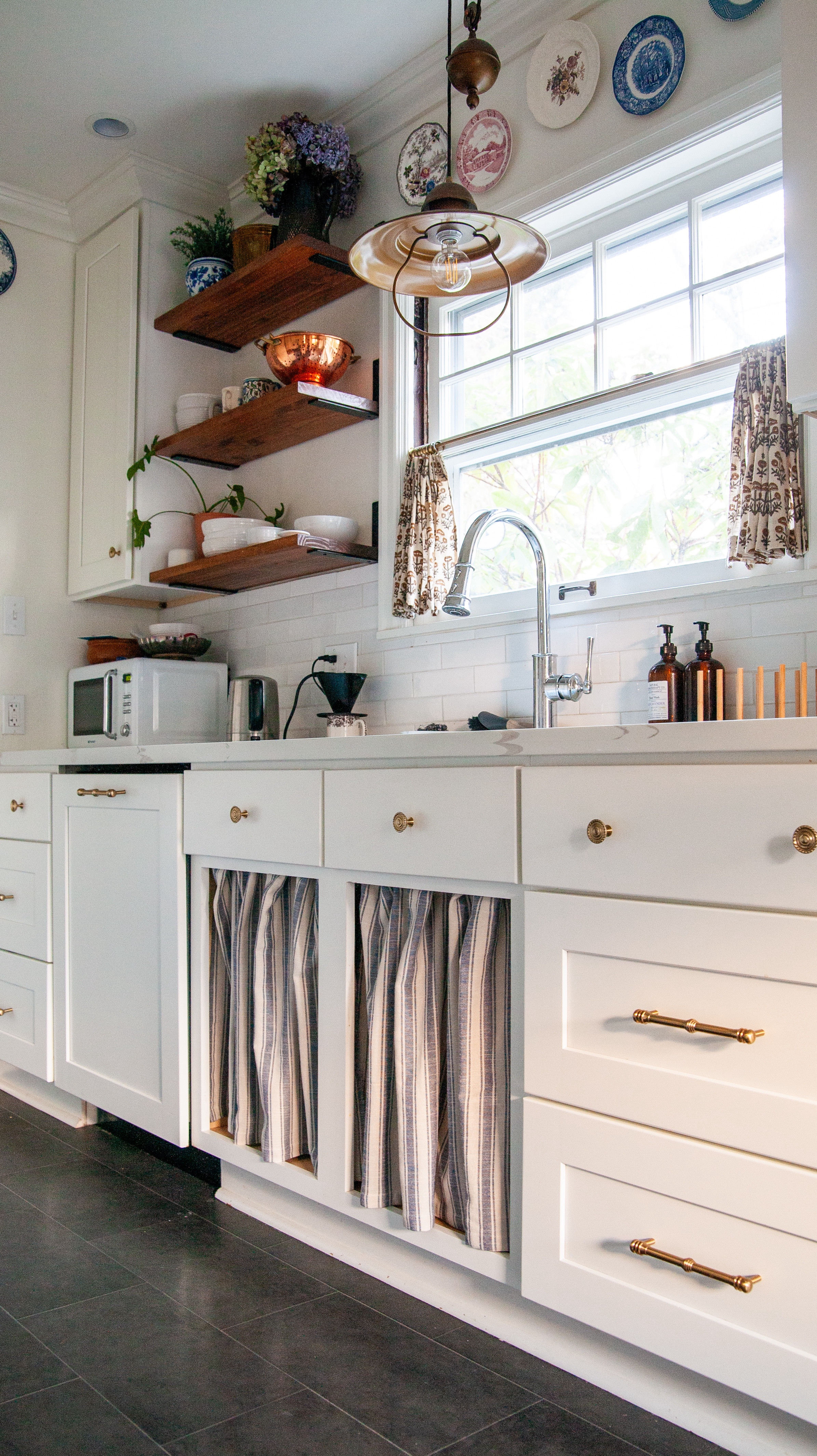 Raise your hand if you need a cuter electric tea kettle. I totally appreciate good function, but these days there are cuter options for very practical things. (I am just now realizing. 🤪)
Honestly this has me rethinking my coffee station situation entirely, though, so we’ll see!

#LTKHome