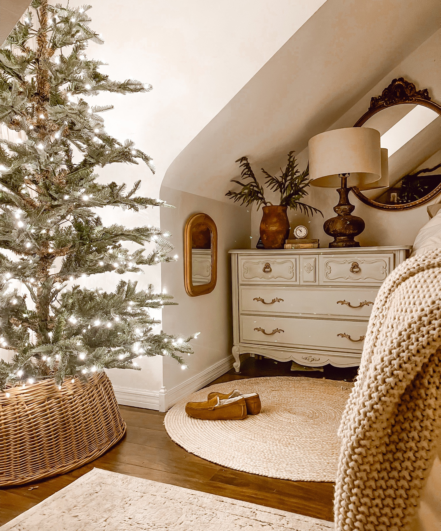 King of Christmas 7’ king noble fir 🌲

#LTKSeasonal #LTKHoliday #LTKCyberWeek