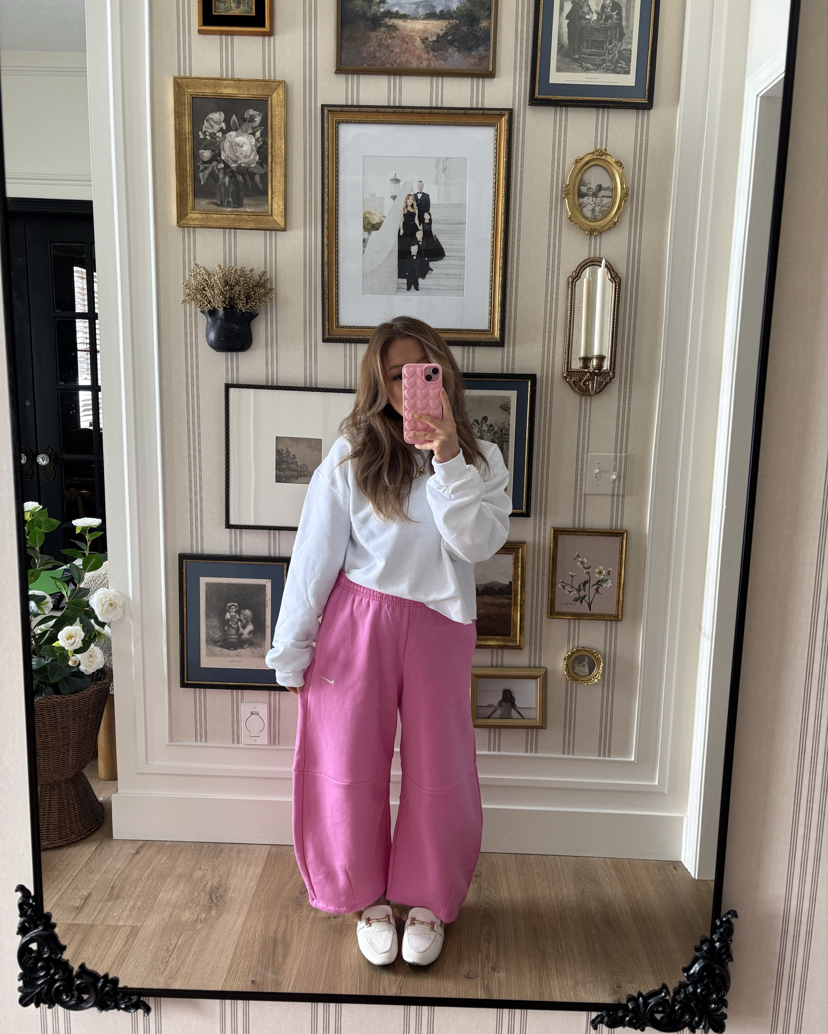 Obsessed with these pink barrel sweatpants. Wearing size xsmall.

I cut the sweatshirt to fit. Got a medium for a baggy fit but cut it make it more of a cropped fit.

#LTKPetite #LTKootd #LTKmomlife