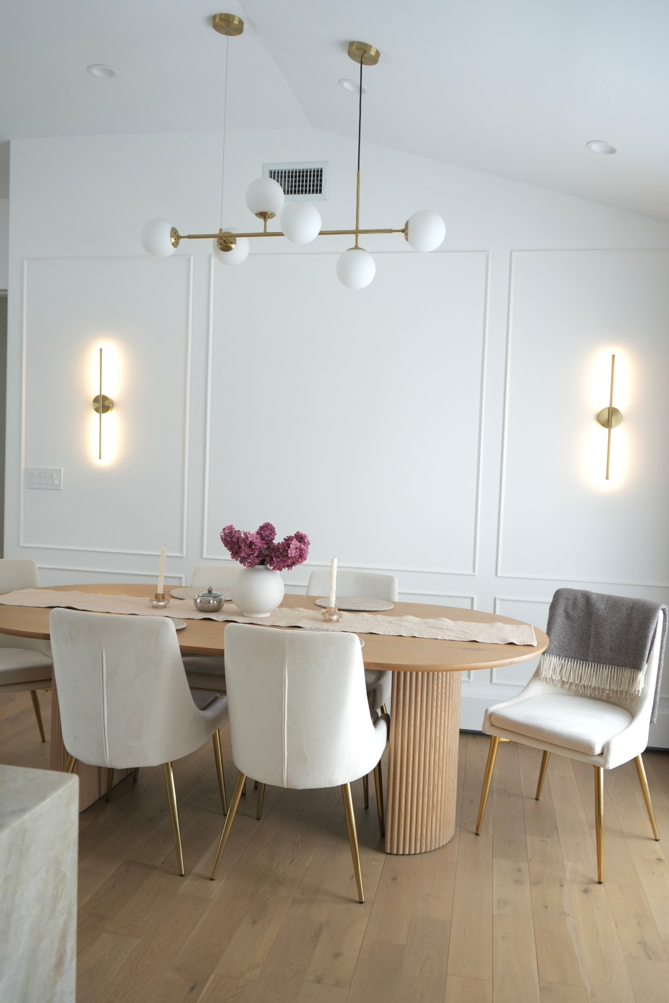 Dining room inspo 🤗 sharing my favorite oval table with fluted legs. Love how inviting this space feels 🥰

#LTKSaleAlert #LTKstorytime #LTKHome