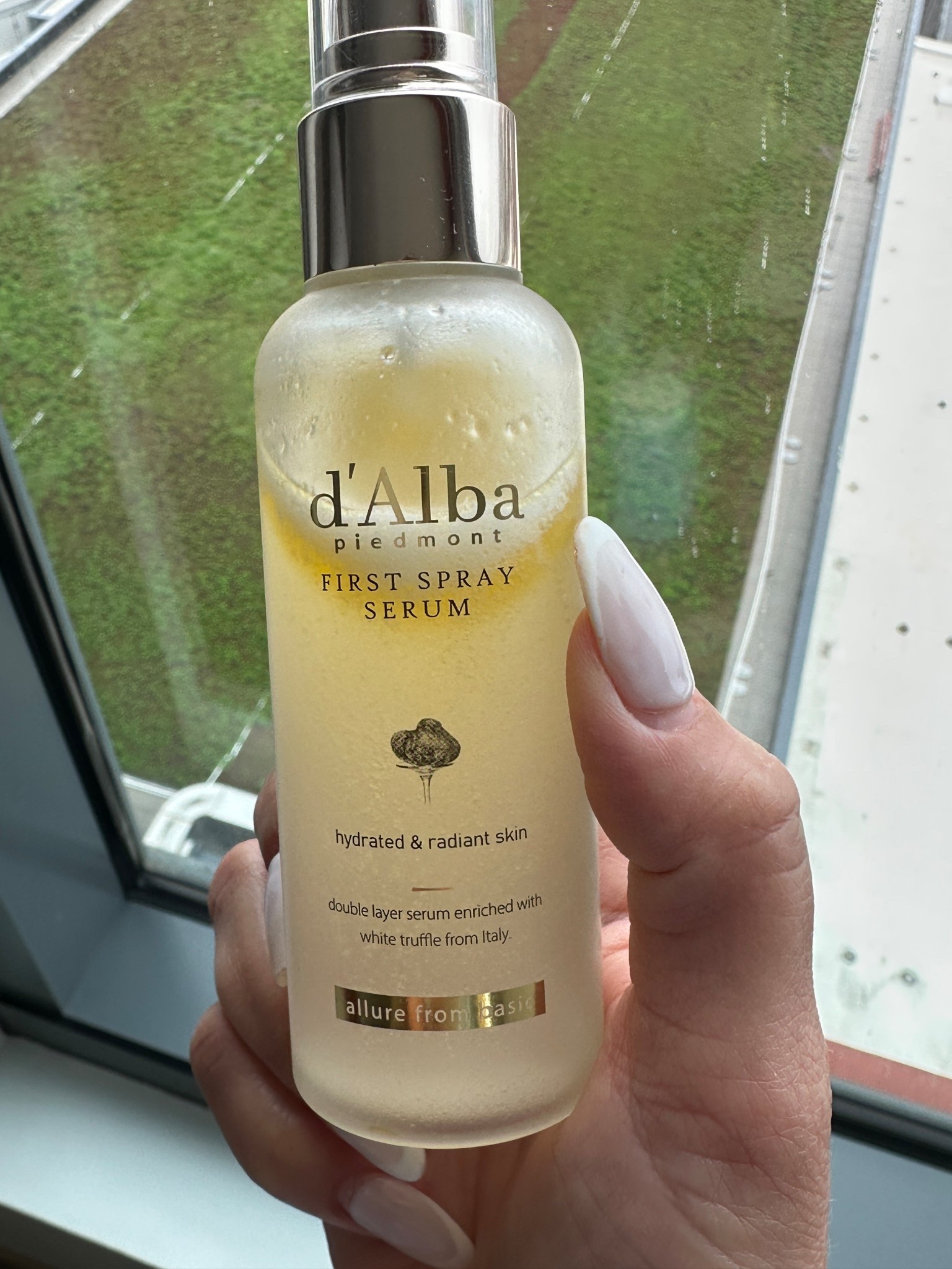 This stuff is magical! Makes your skin super glowy also melts your makeup together like a DREAM!!!!!!!!!!! Just buy it and thank me later!!! #amazon #makeupmusthaves #makeup #favs 