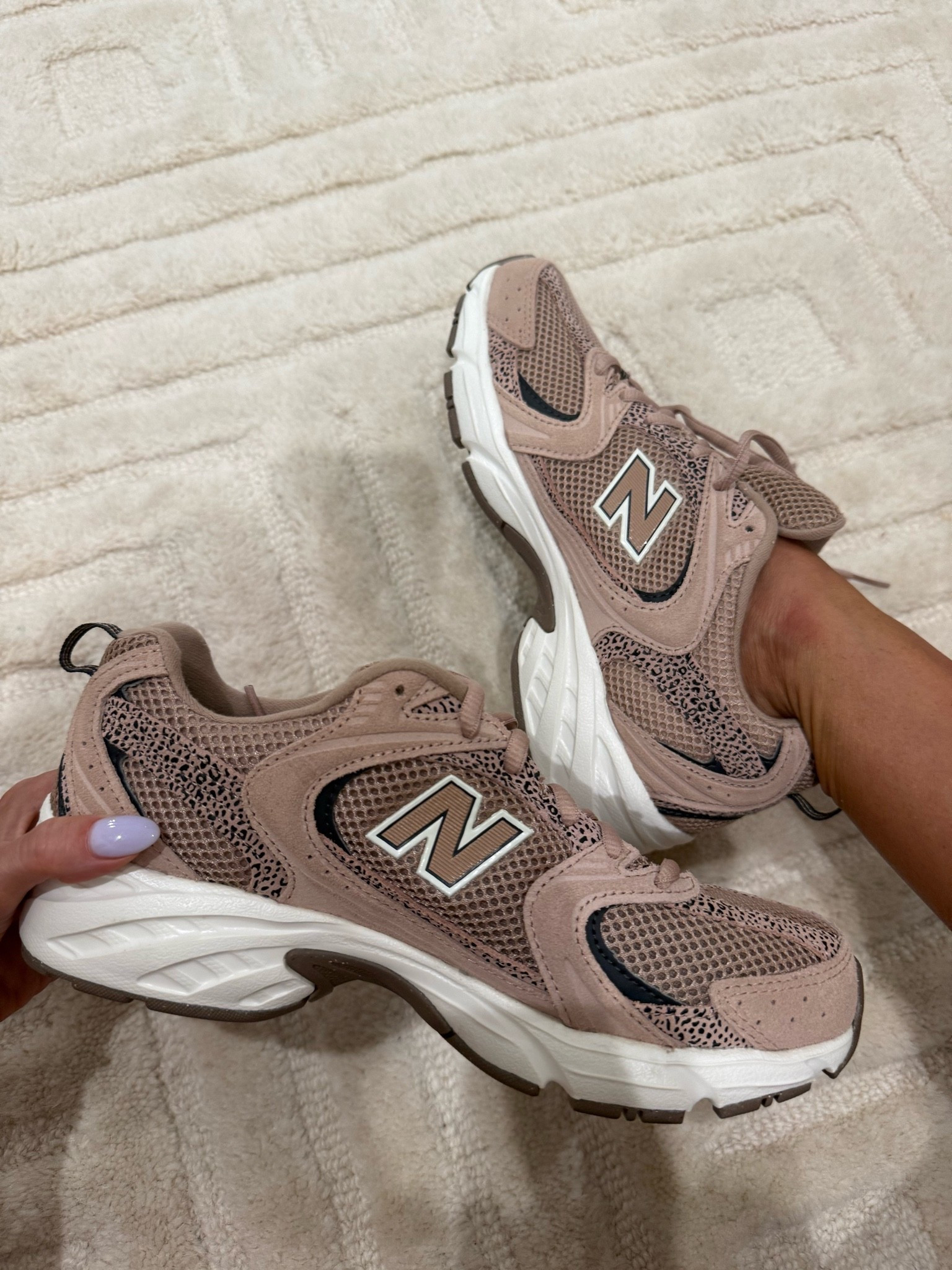 New balance sneakers on sale in this dusty rose color! Viral sneakers to wear with leggings

#LTKSaleAlert #LTKfitnessgoals #LTKActive